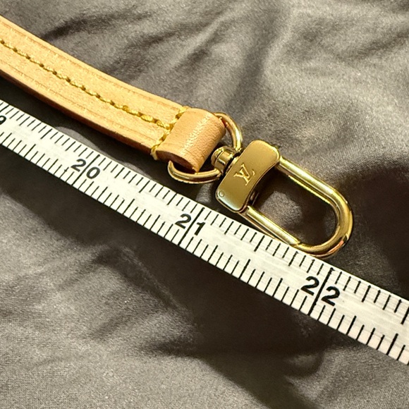 Louis Vuitton Mini Pochette Accessories in Monogram with NEW strap - Picture 6 of 6